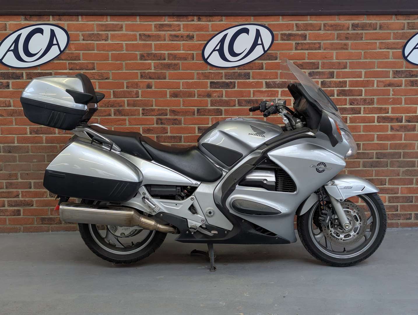 <p>2004 HONDA ST1300</p>