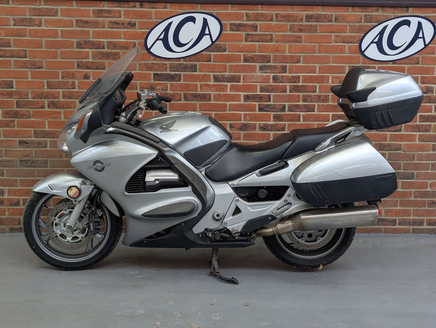 <p>2004 HONDA ST1300</p>