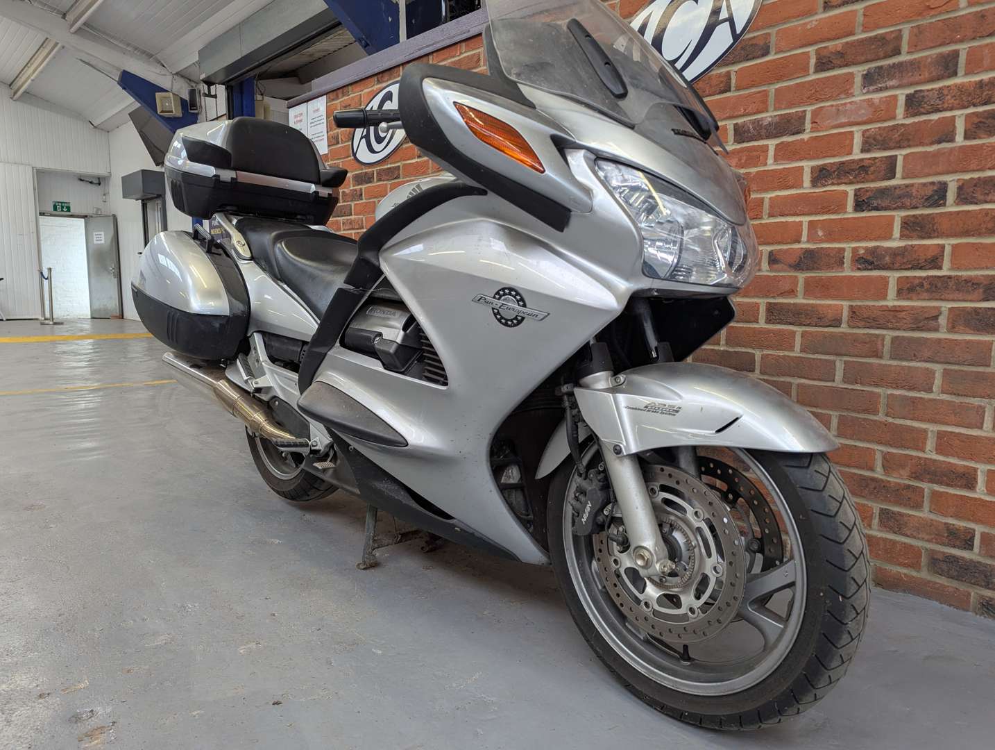 <p>2004 HONDA ST1300</p>