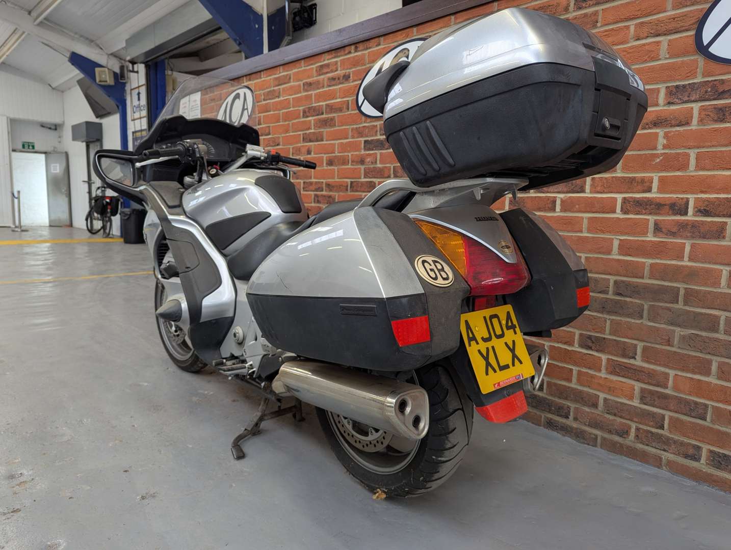 <p>2004 HONDA ST1300</p>