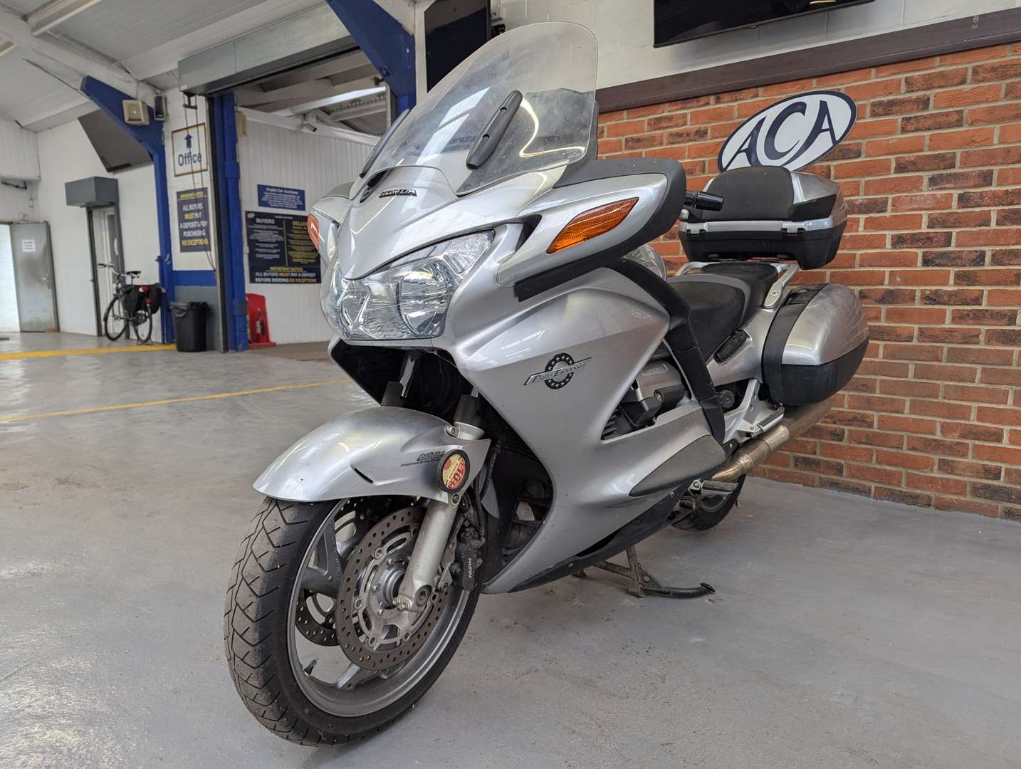 <p>2004 HONDA ST1300</p>