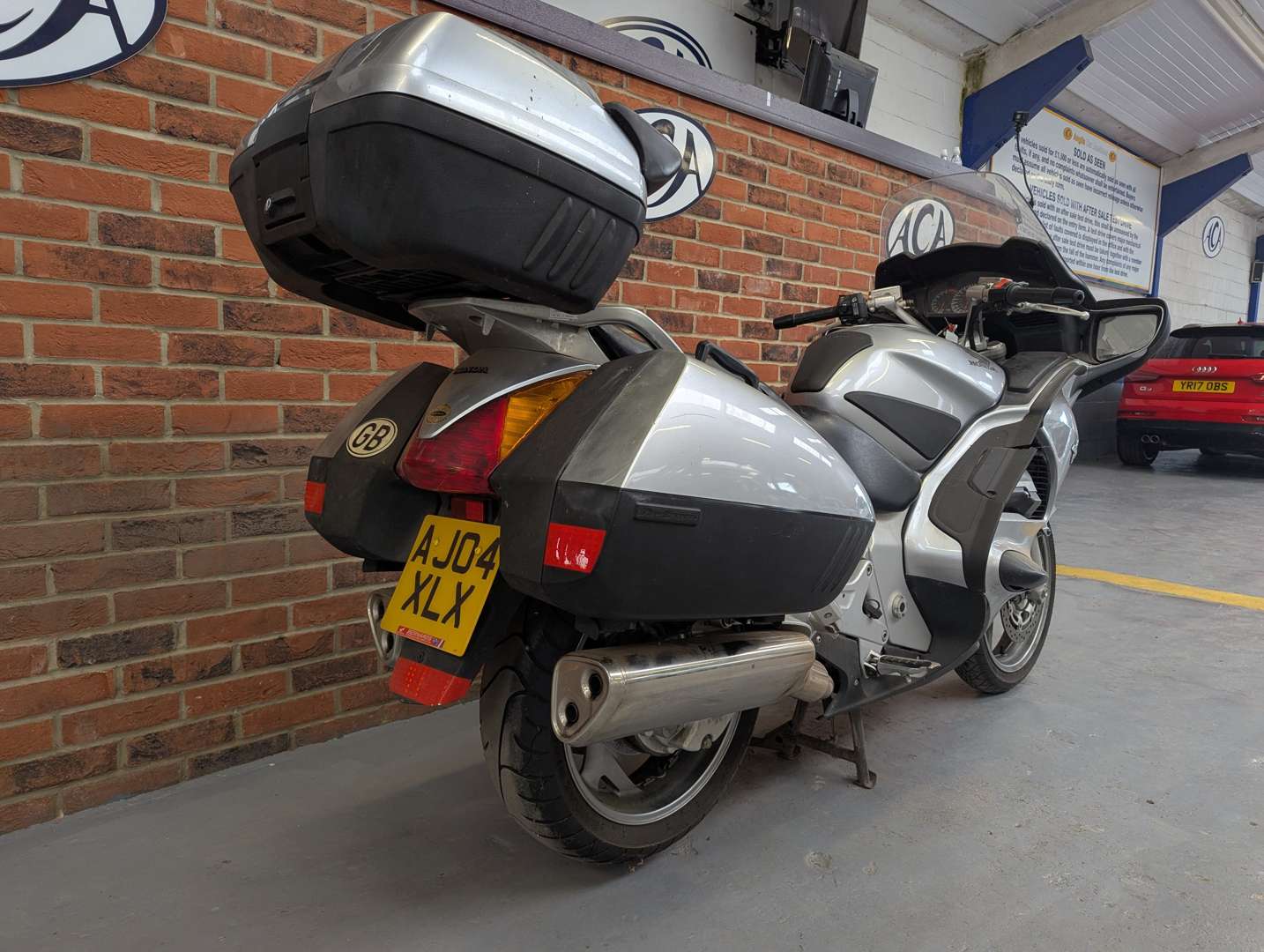 <p>2004 HONDA ST1300</p>