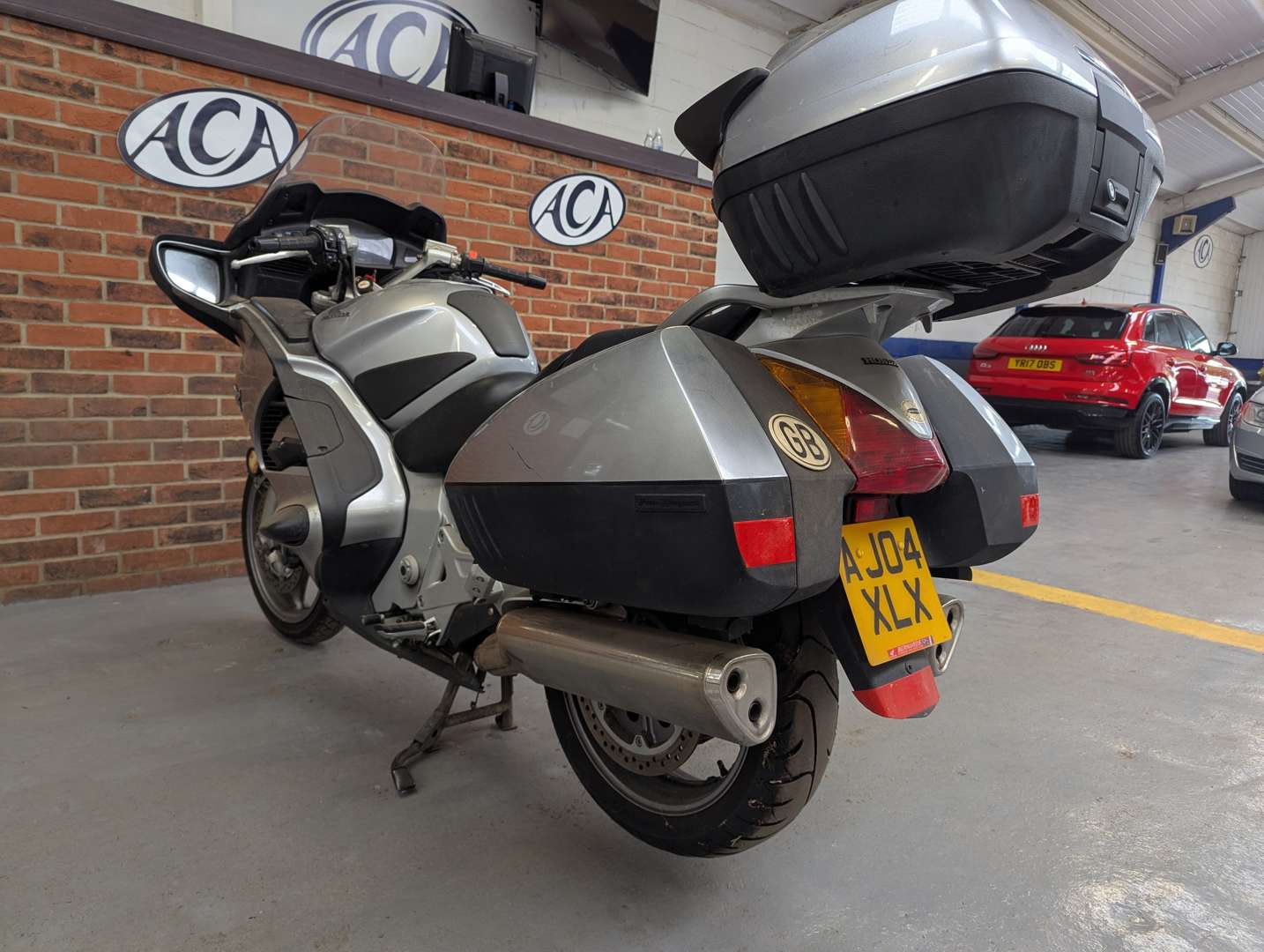 <p>2004 HONDA ST1300</p>