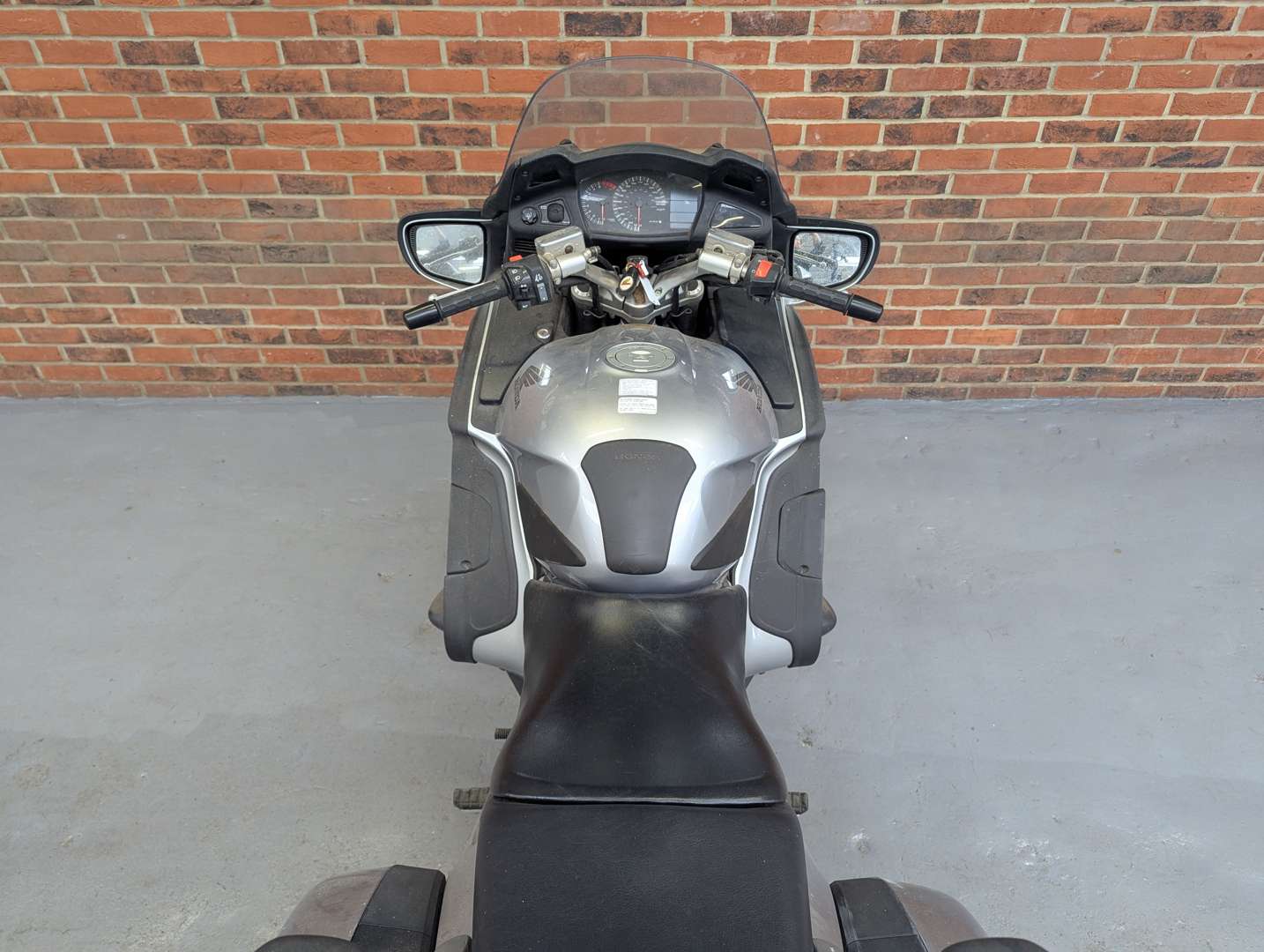 <p>2004 HONDA ST1300</p>