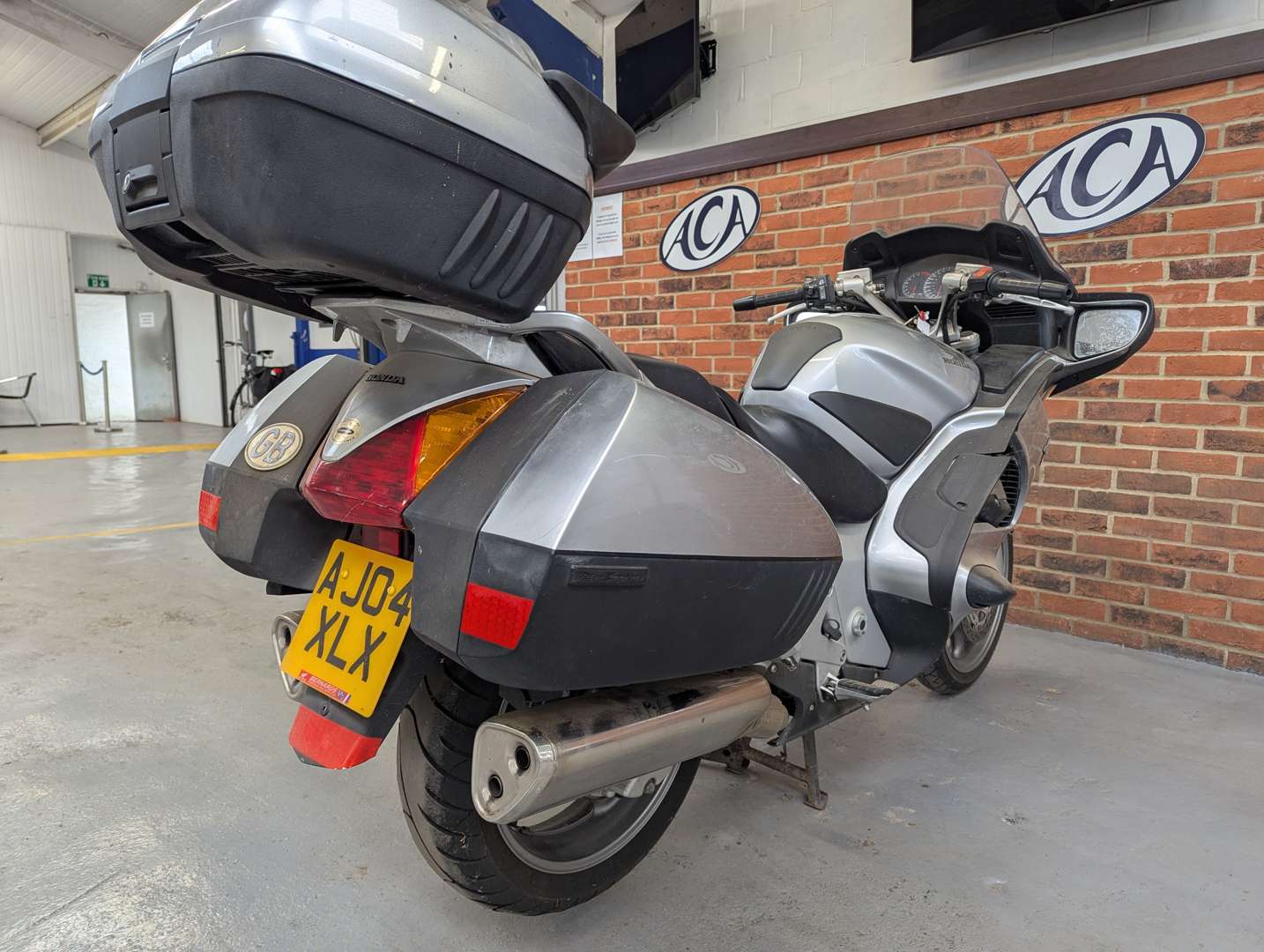 <p>2004 HONDA ST1300</p>