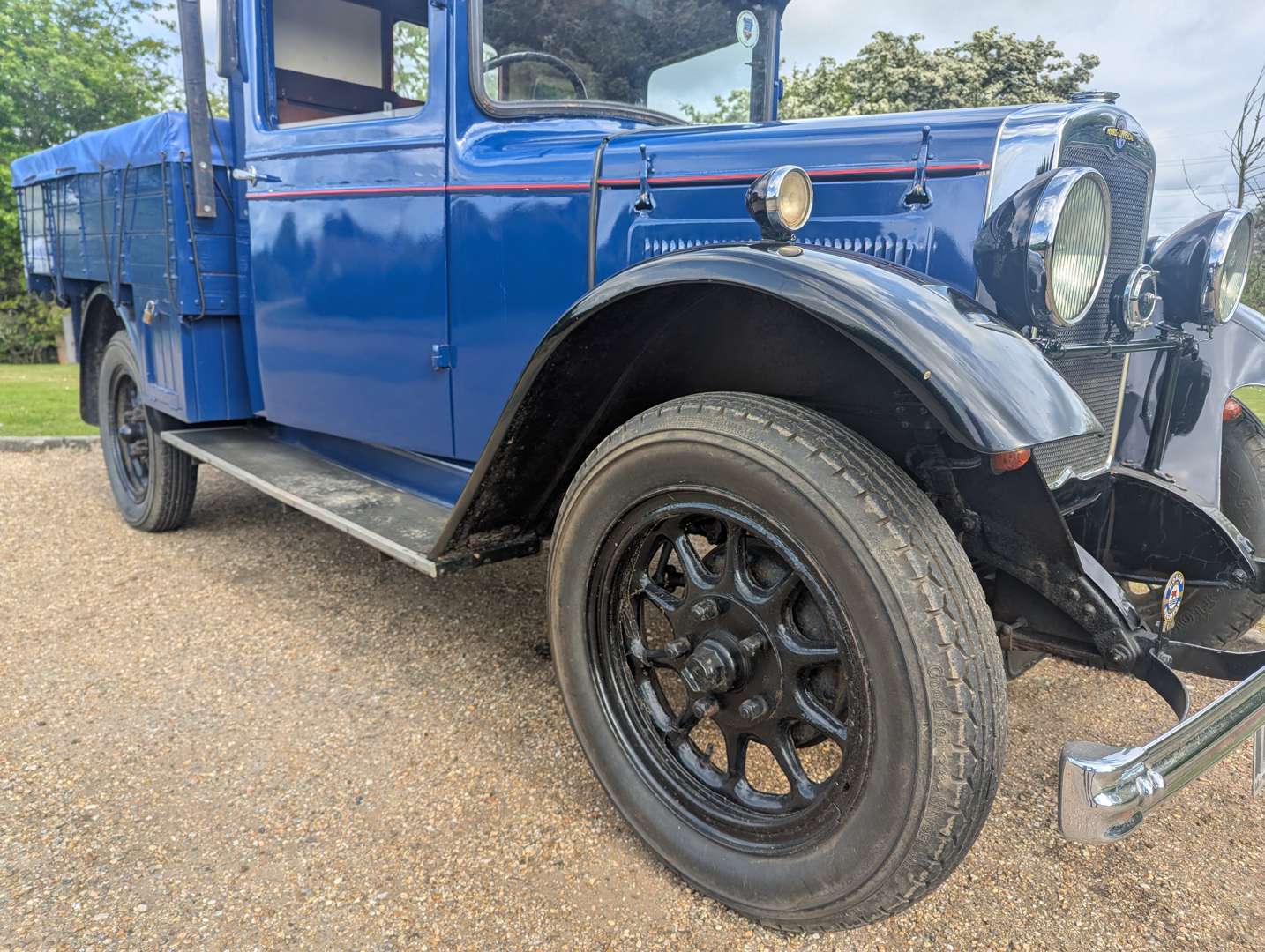 <p>1936 MORRIS COMMERCIAL</p>