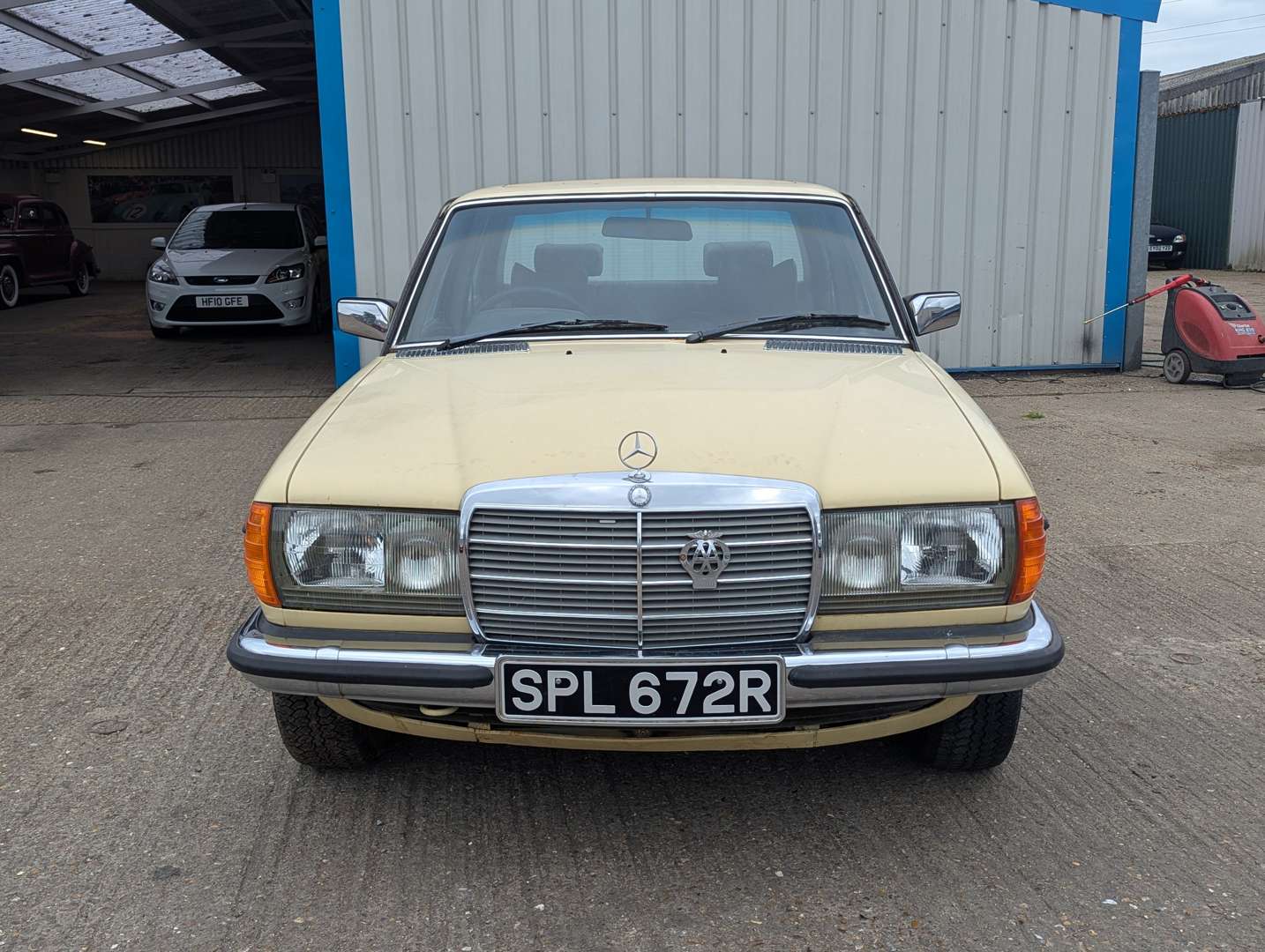 <p>1976 MERCEDES W123 280 E AUTO</p>