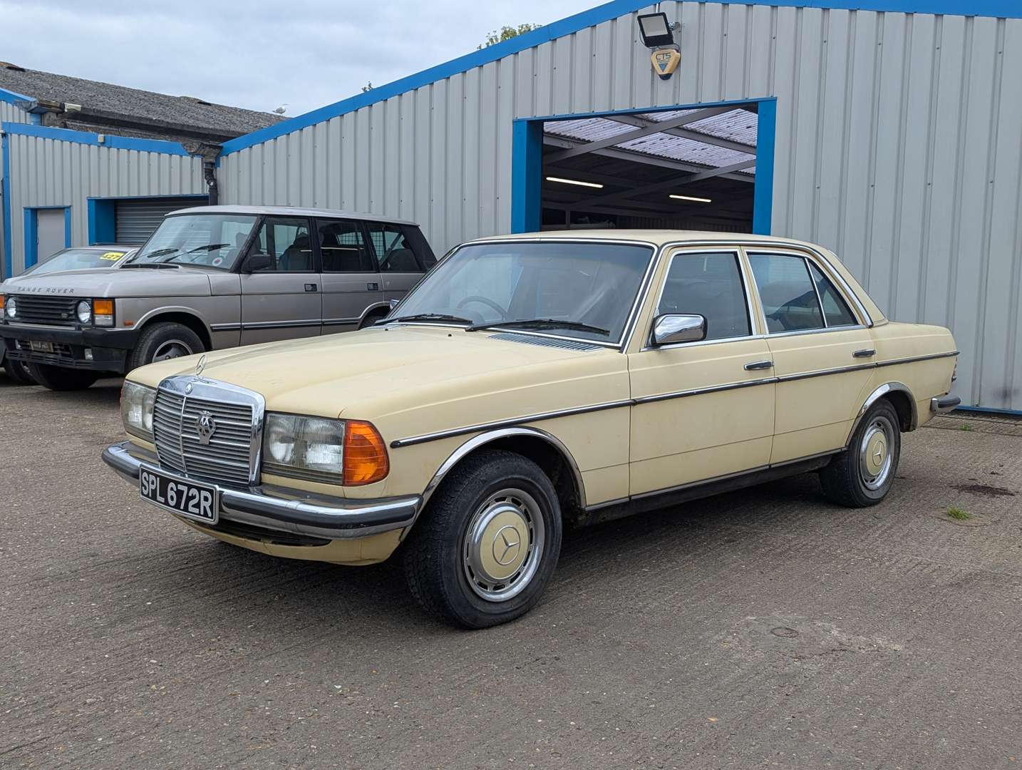 <p>1976 MERCEDES W123 280 E AUTO</p>