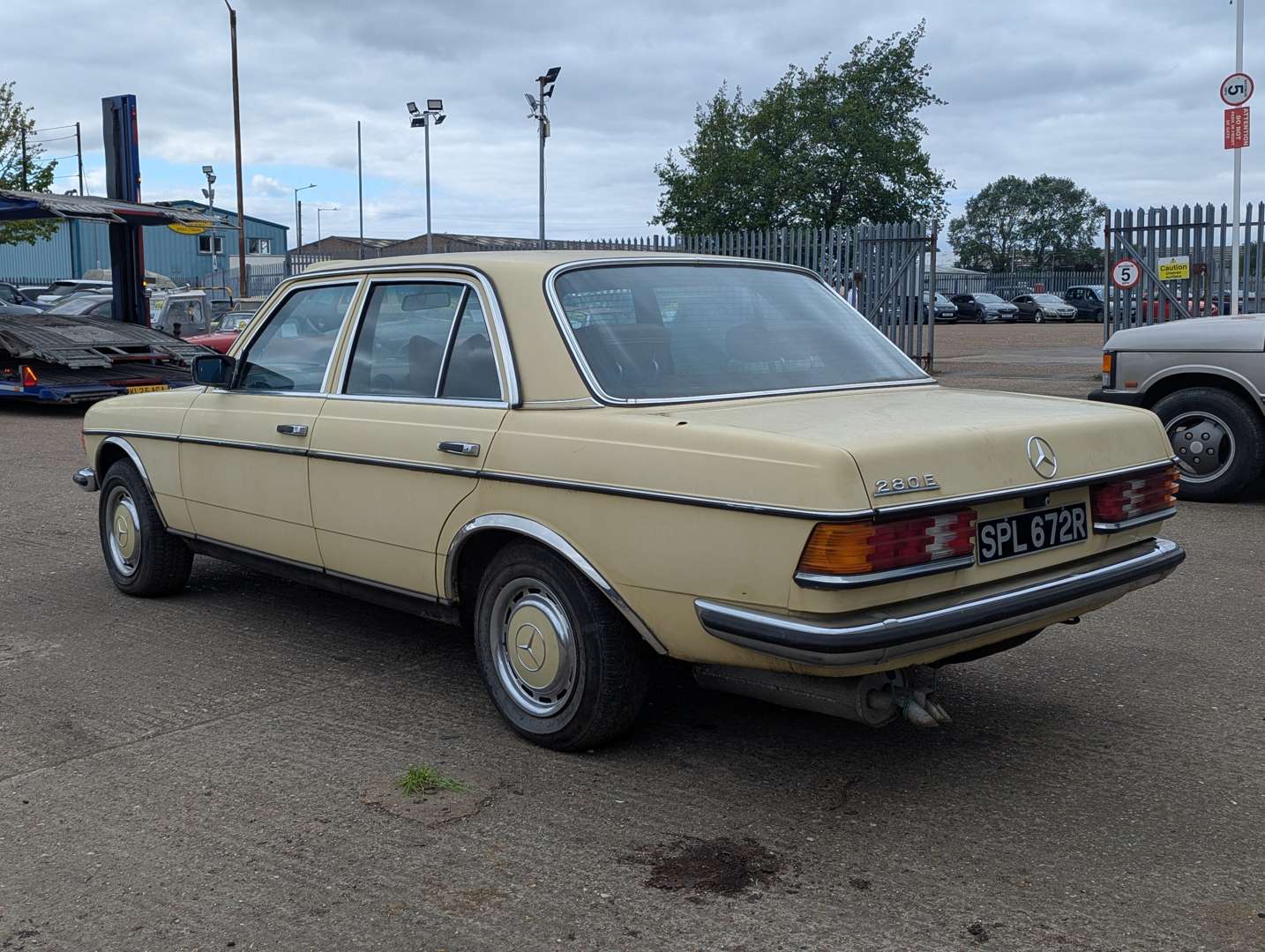 <p>1976 MERCEDES W123 280 E AUTO</p>