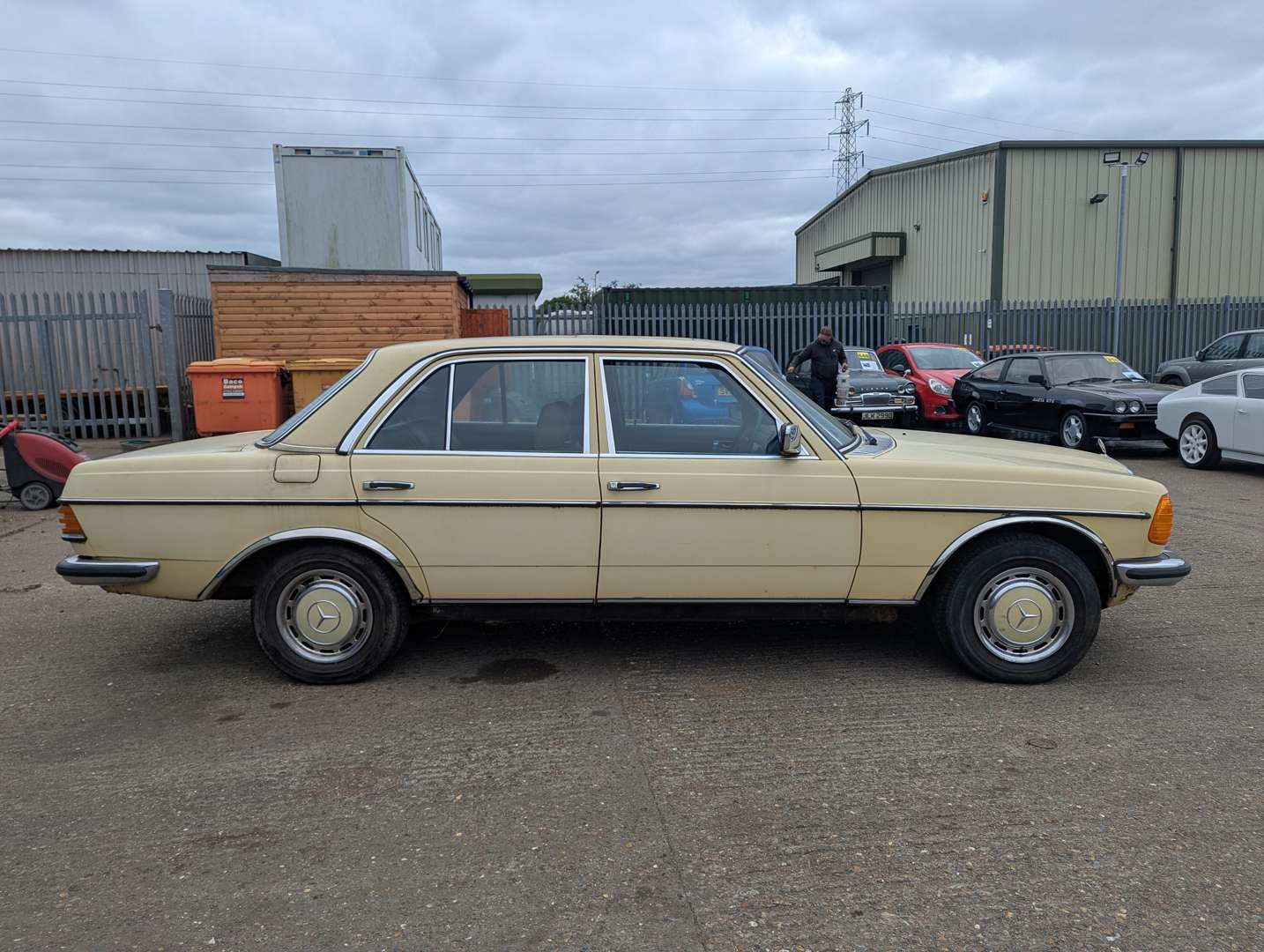 <p>1976 MERCEDES W123 280 E AUTO</p>