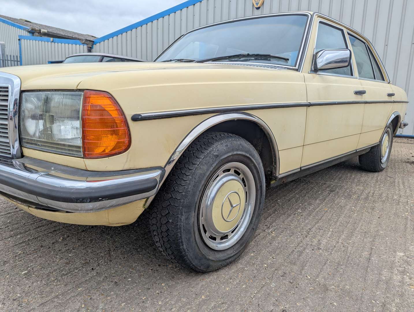 <p>1976 MERCEDES W123 280 E AUTO</p>