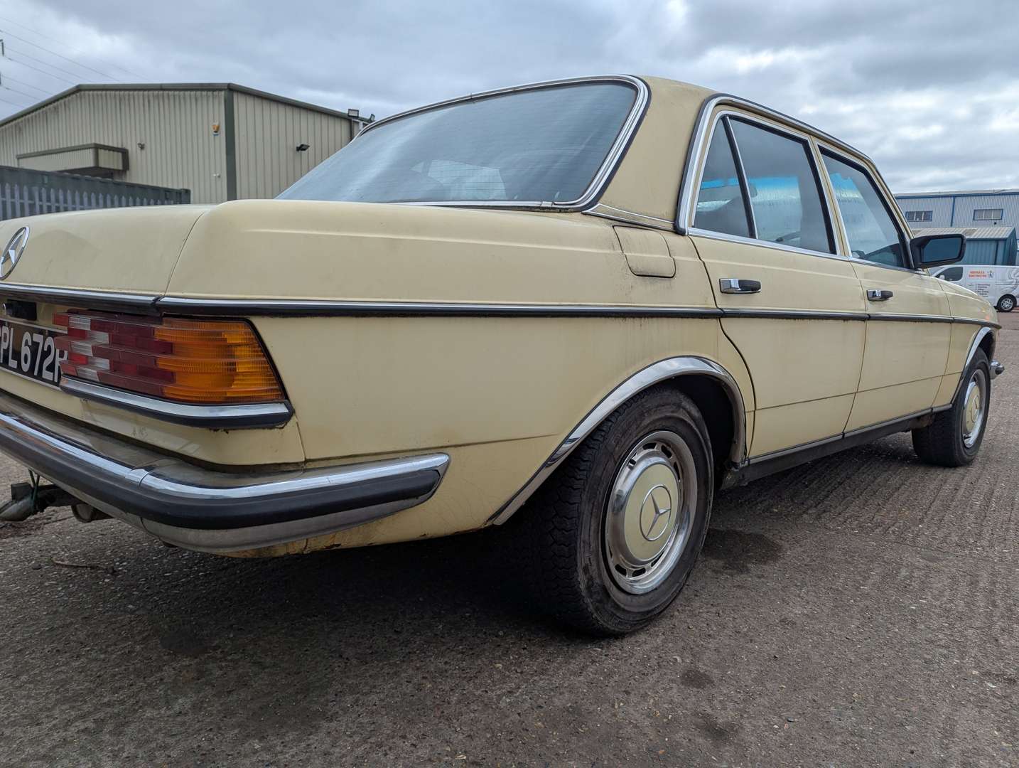 <p>1976 MERCEDES W123 280 E AUTO</p>