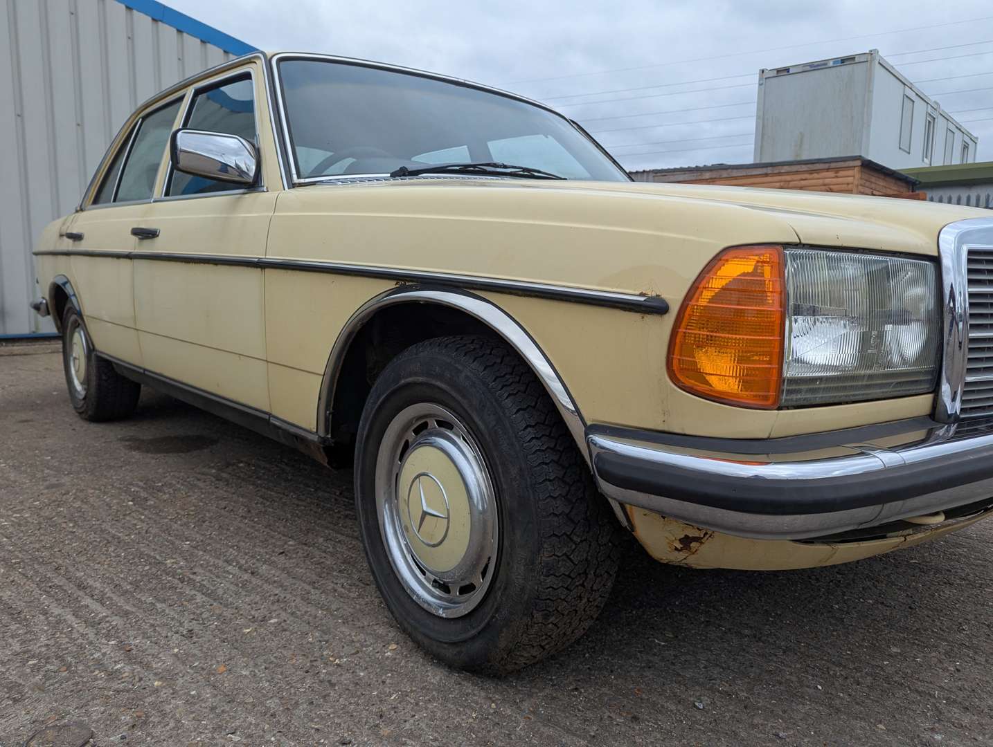 <p>1976 MERCEDES W123 280 E AUTO</p>