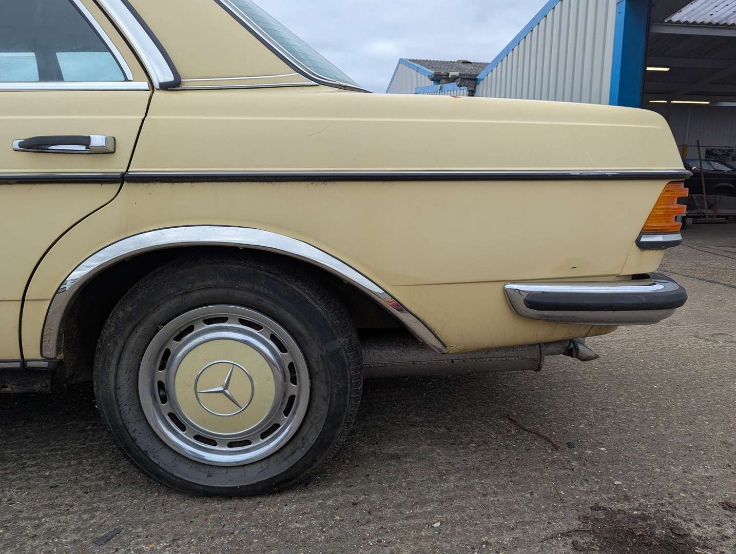 <p>1976 MERCEDES W123 280 E AUTO</p>