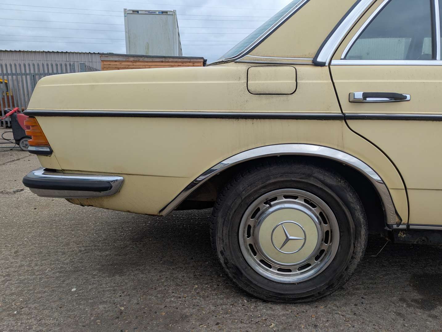 <p>1976 MERCEDES W123 280 E AUTO</p>