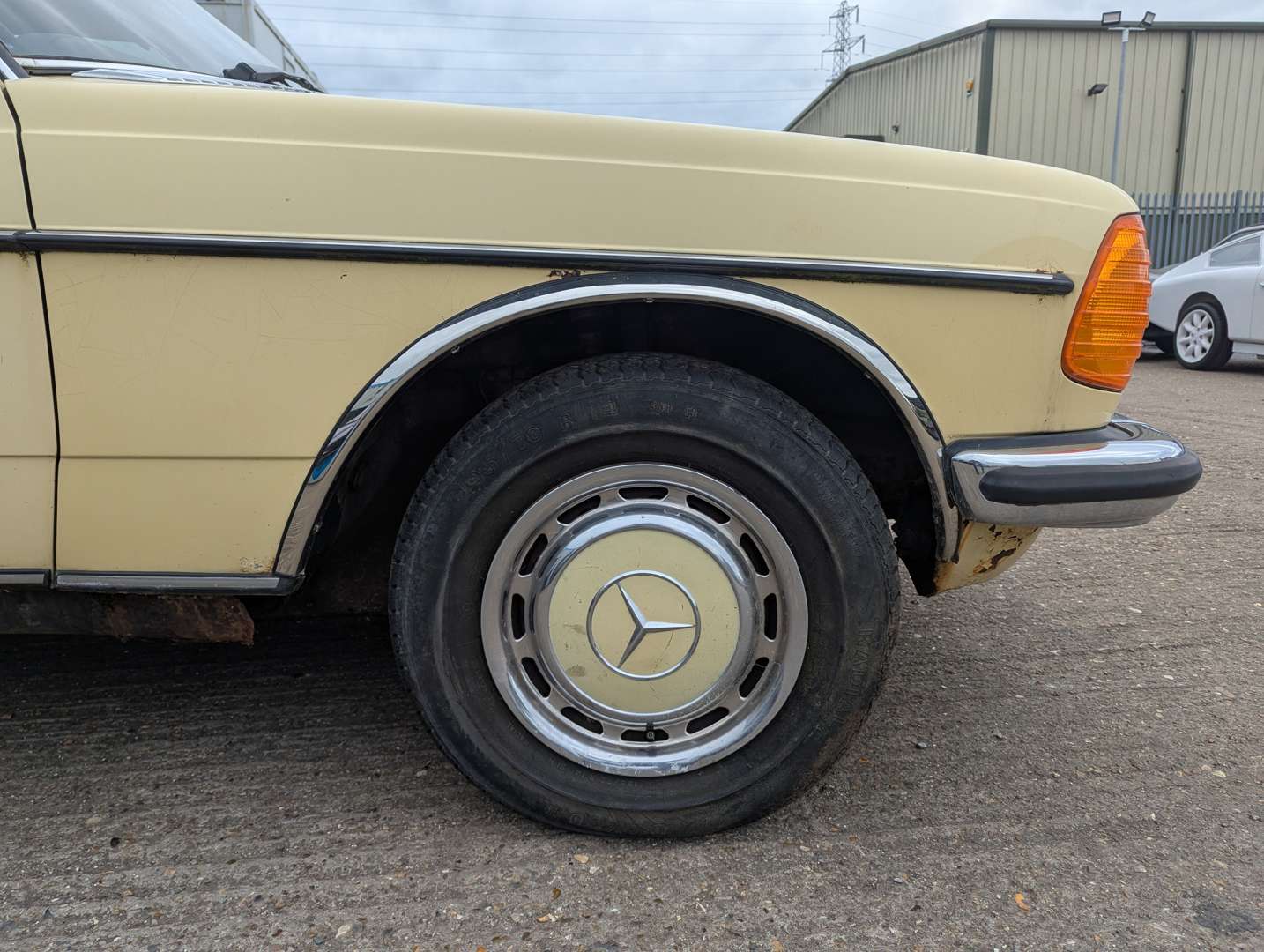 <p>1976 MERCEDES W123 280 E AUTO</p>