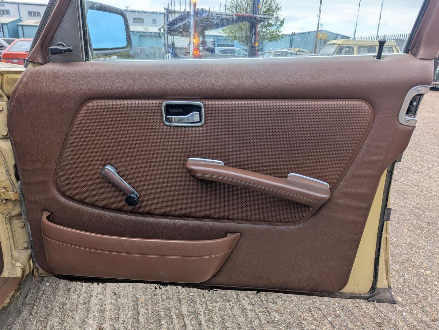 <p>1976 MERCEDES W123 280 E AUTO</p>