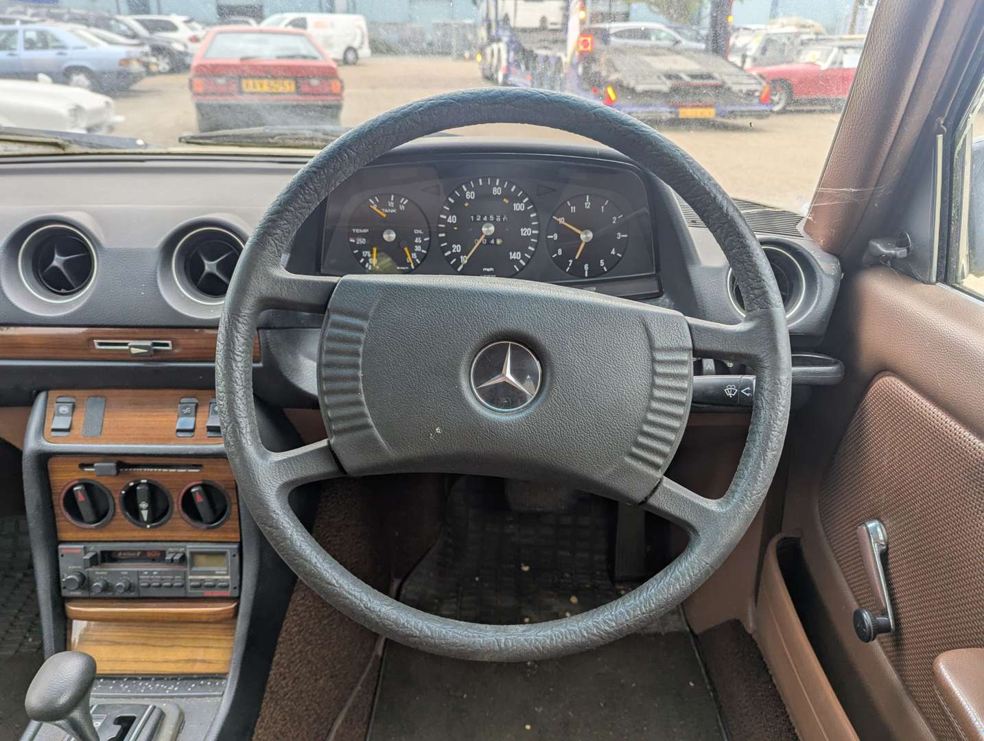 <p>1976 MERCEDES W123 280 E AUTO</p>