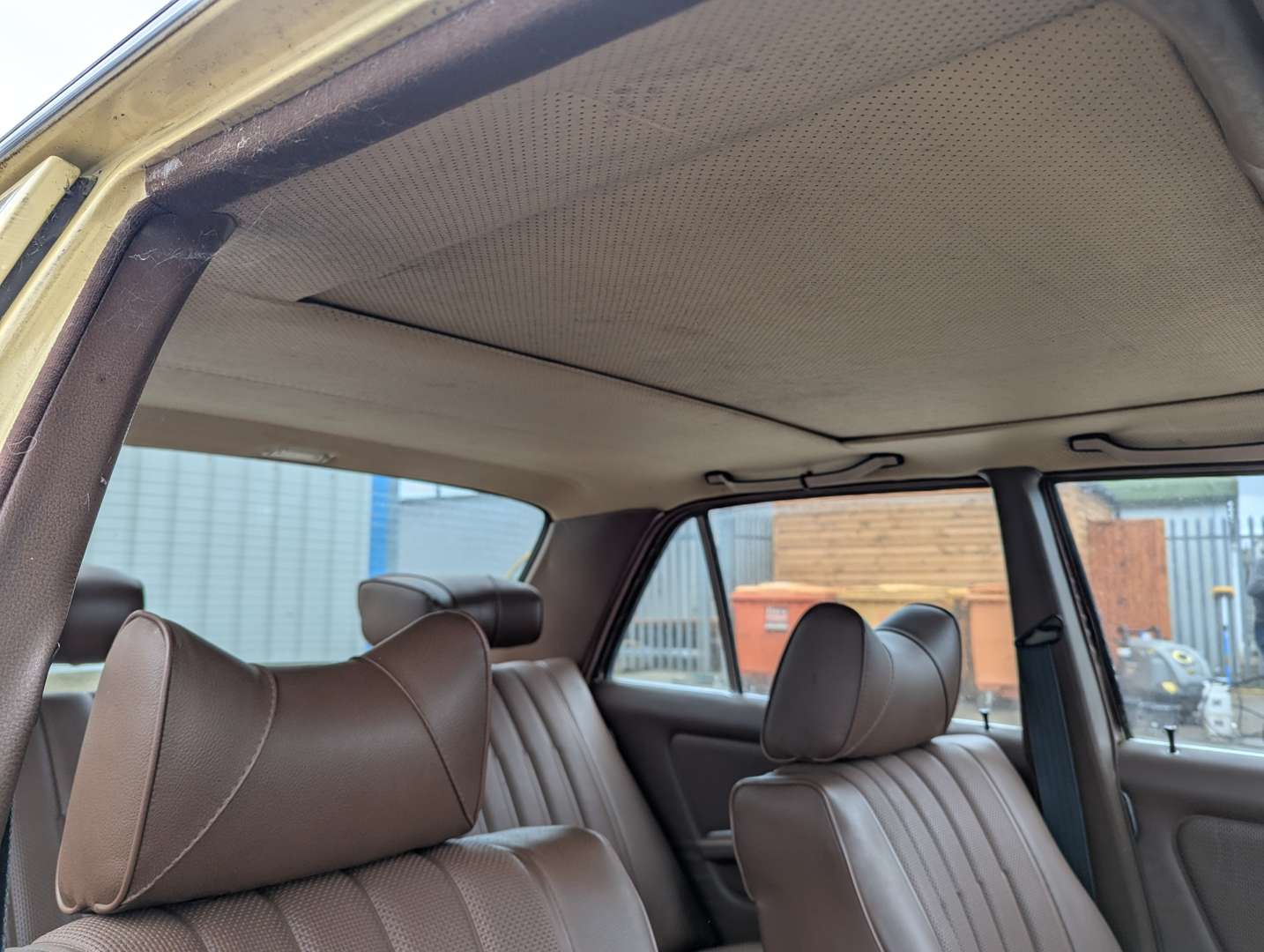 <p>1976 MERCEDES W123 280 E AUTO</p>