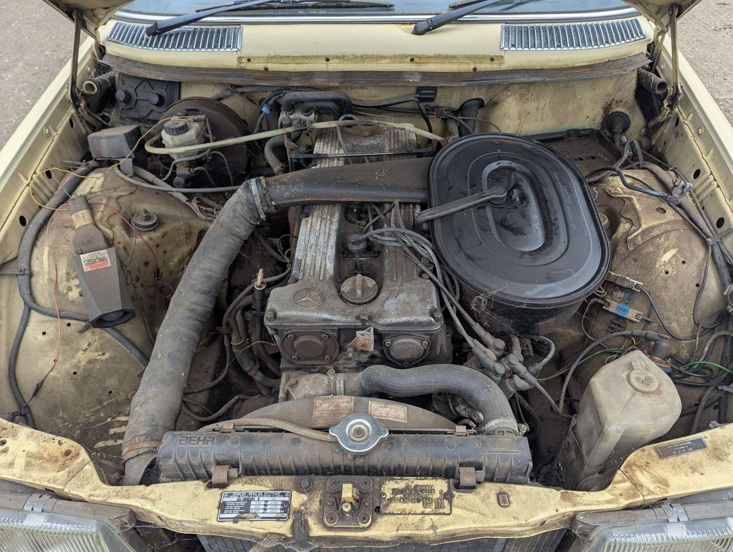 <p>1976 MERCEDES W123 280 E AUTO</p>