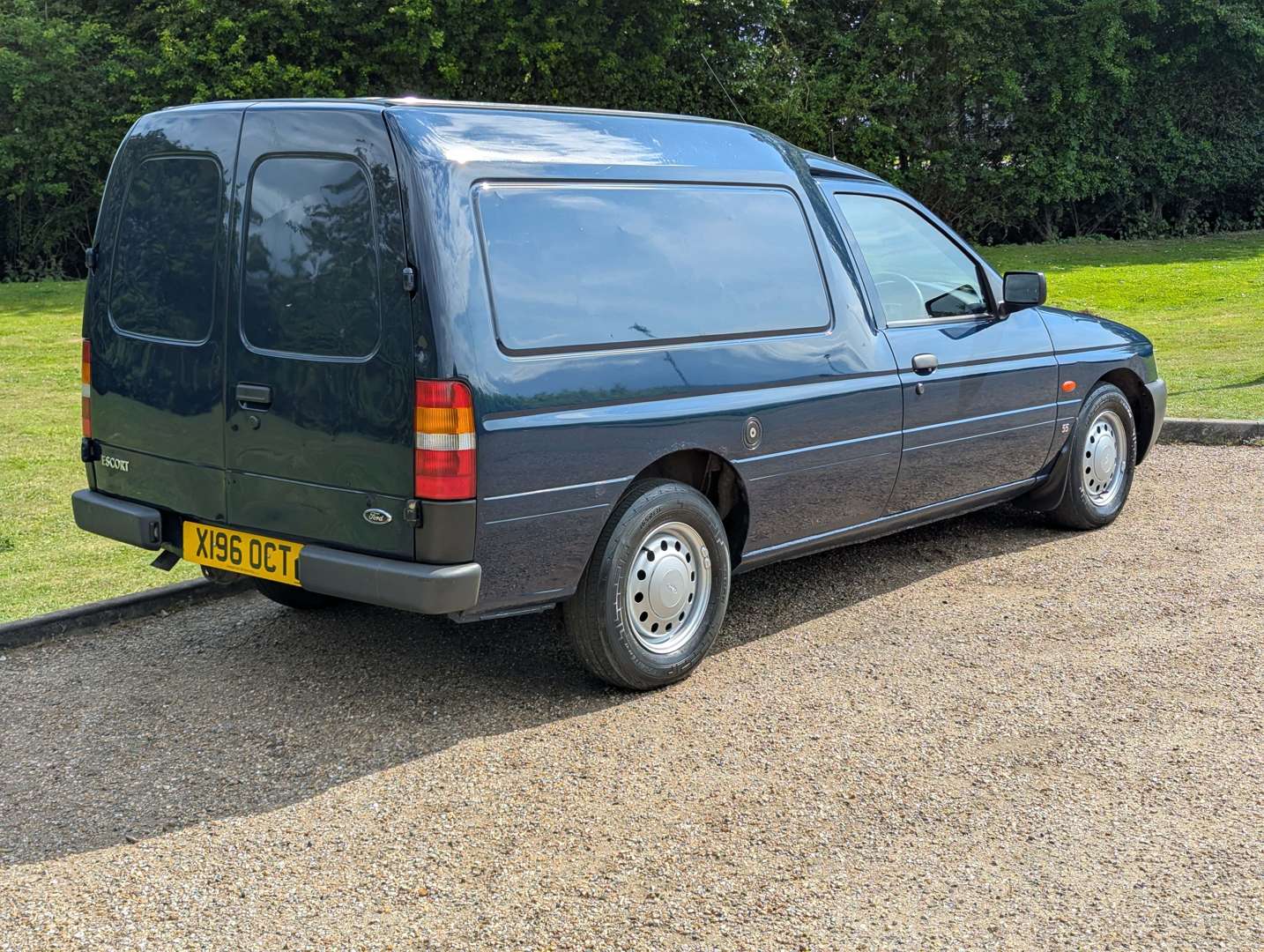 <p>2001 FORD ESCORT 55TD VAN</p>