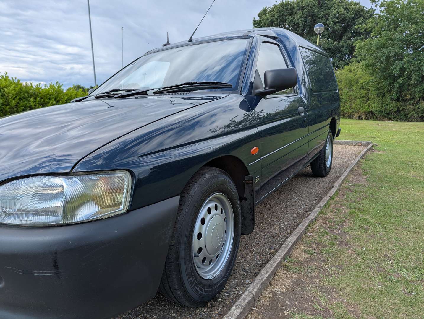 <p>2001 FORD ESCORT 55TD VAN</p>