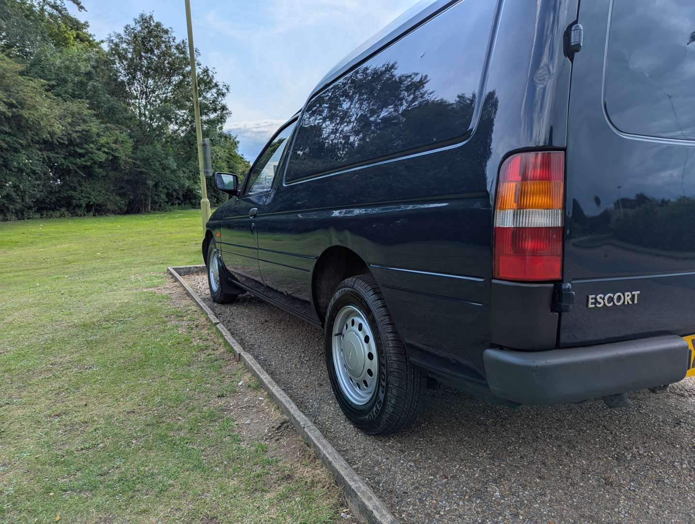 <p>2001 FORD ESCORT 55TD VAN</p>