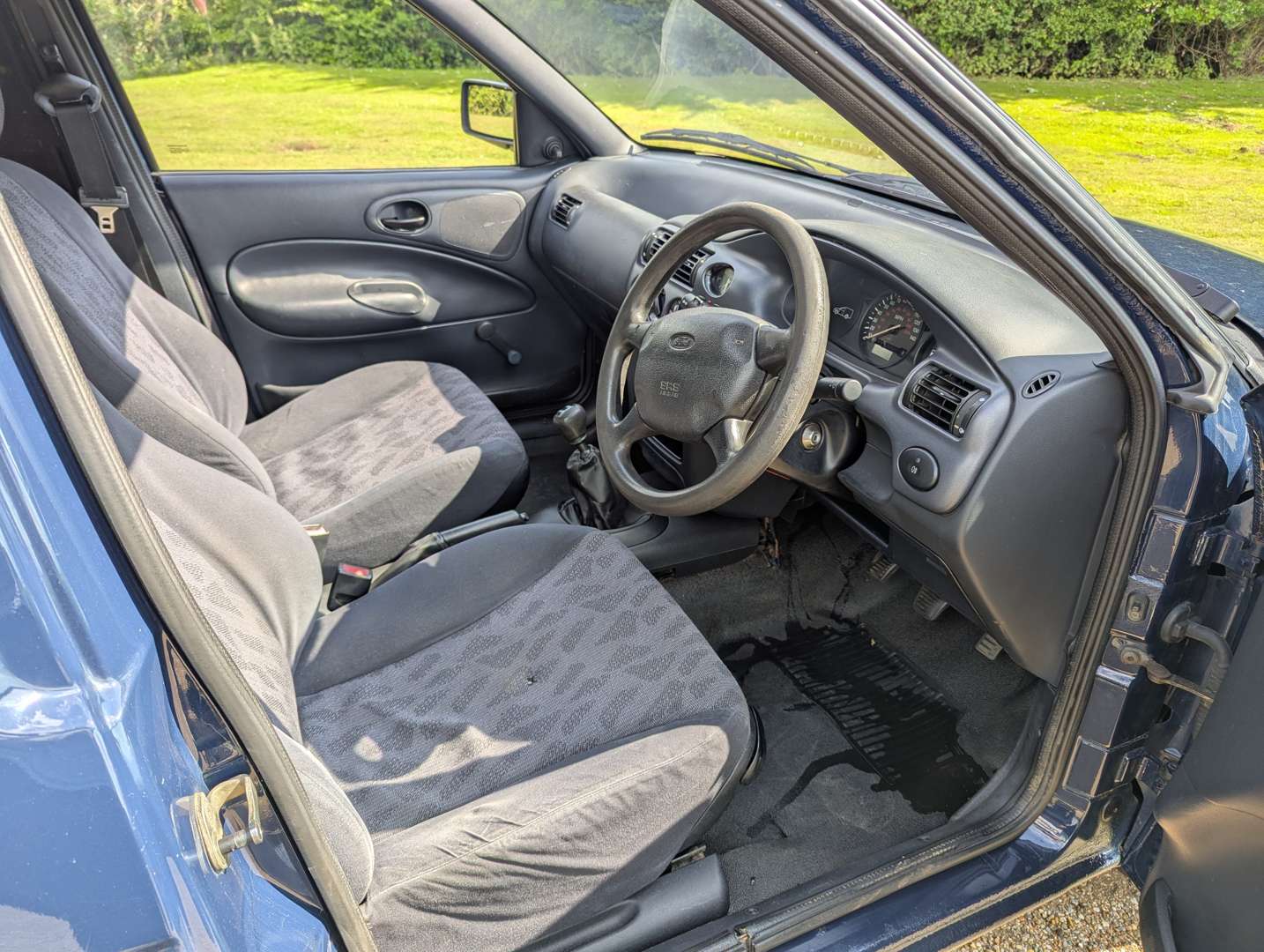 <p>2001 FORD ESCORT 55TD VAN</p>