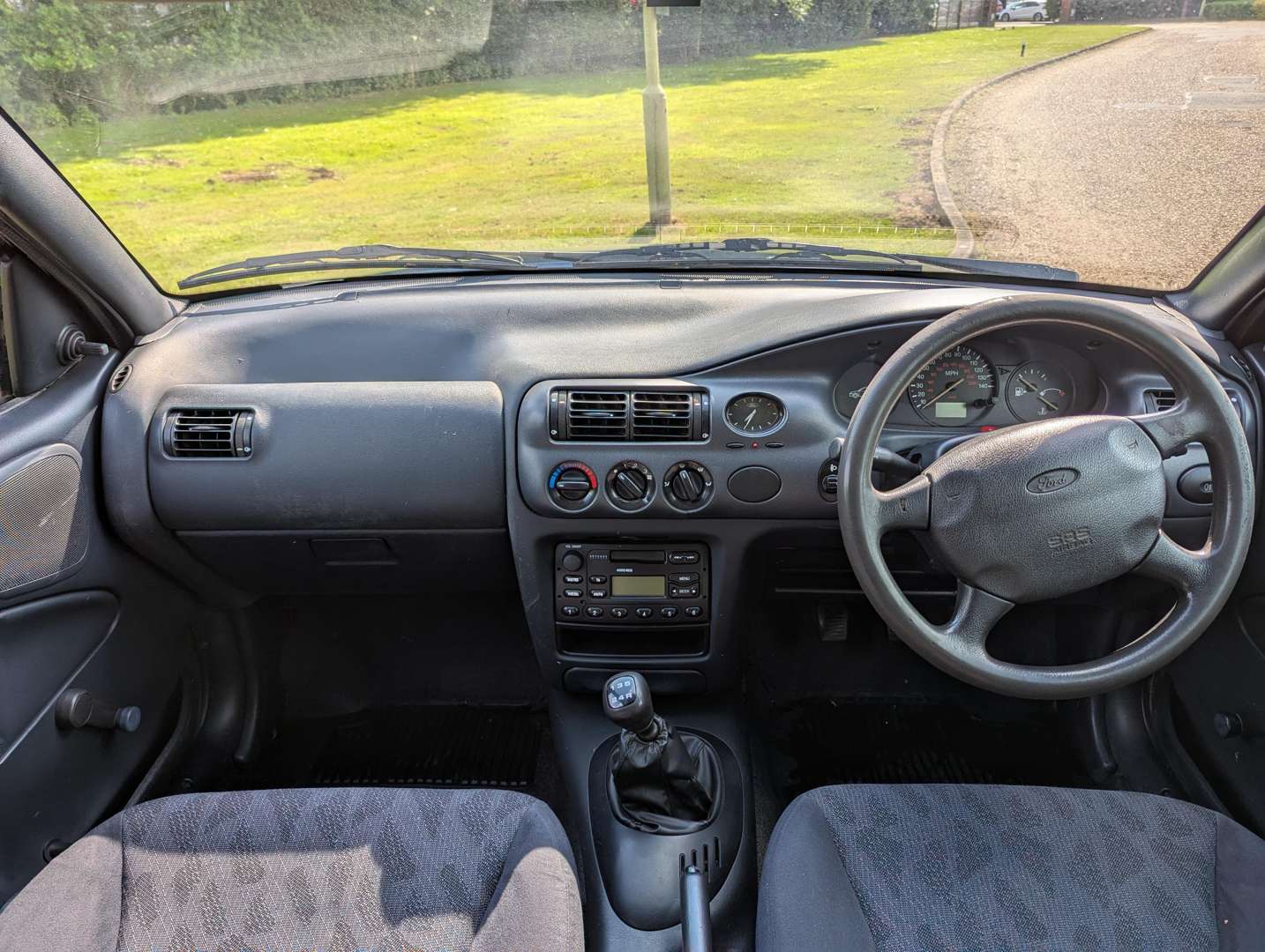 <p>2001 FORD ESCORT 55TD VAN</p>