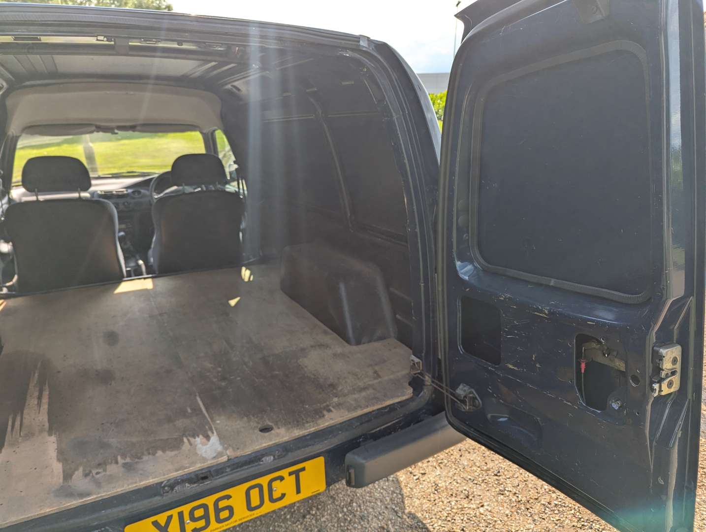 <p>2001 FORD ESCORT 55TD VAN</p>