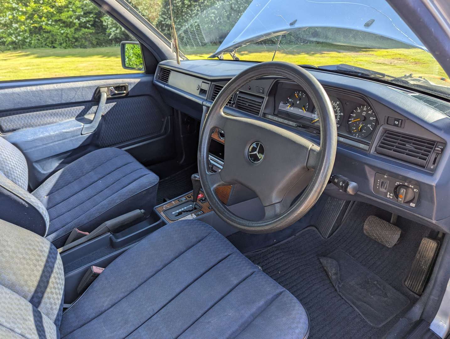 <p>1992 MERCEDES 190D AUTO</p>