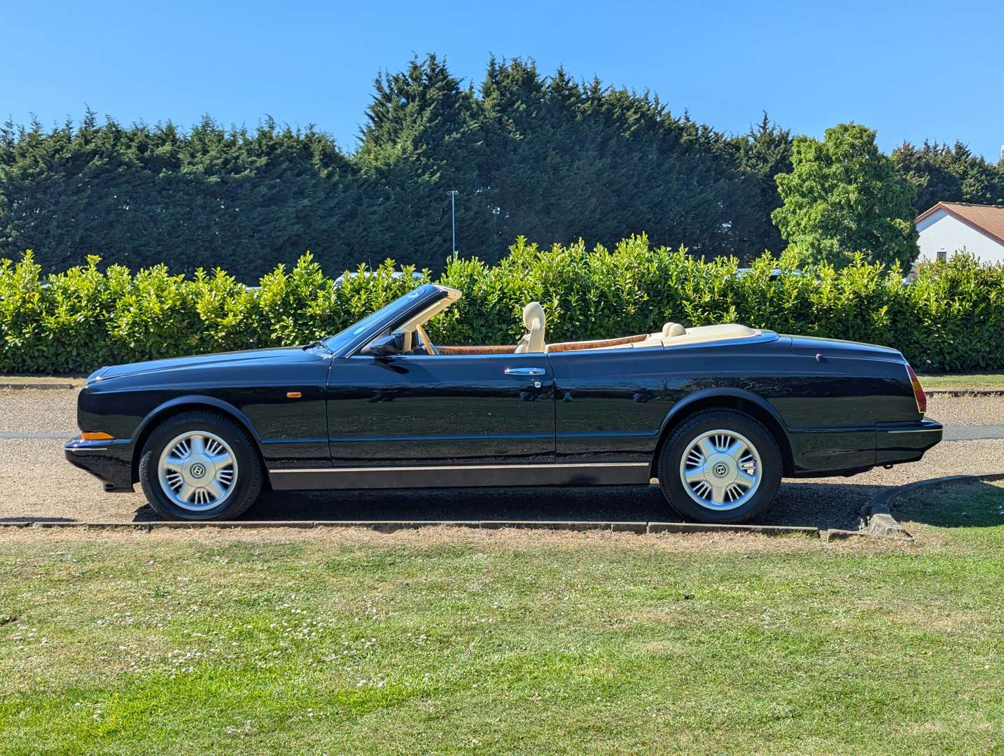 <p>1997 BENTLEY AZURE AUTO</p>