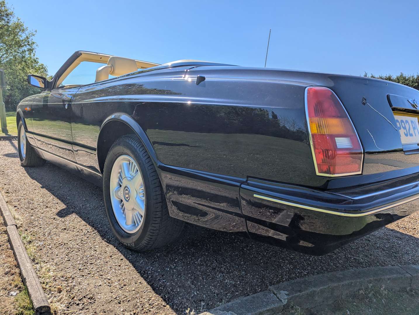 <p>1997 BENTLEY AZURE AUTO</p>