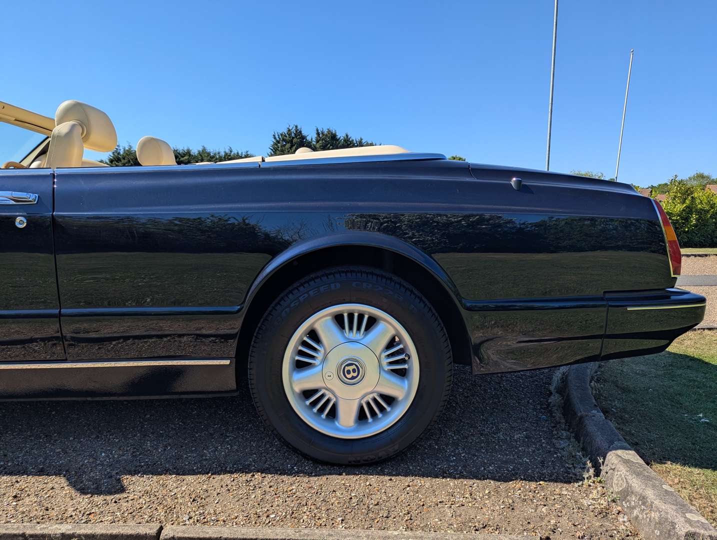 <p>1997 BENTLEY AZURE AUTO</p>