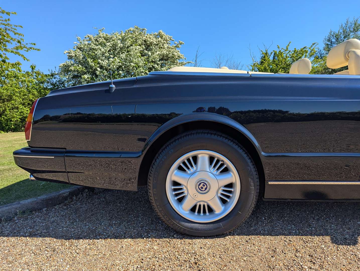 <p>1997 BENTLEY AZURE AUTO</p>