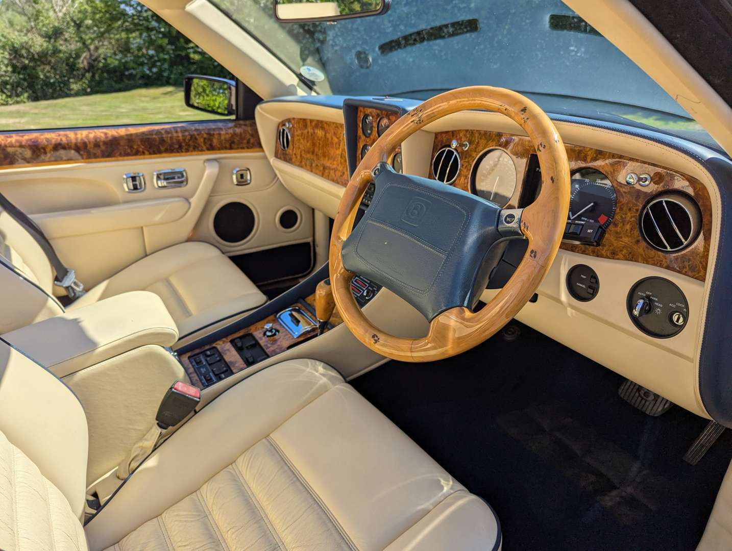 <p>1997 BENTLEY AZURE AUTO</p>
