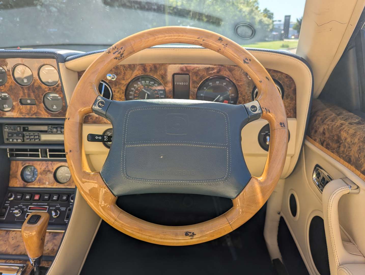 <p>1997 BENTLEY AZURE AUTO</p>