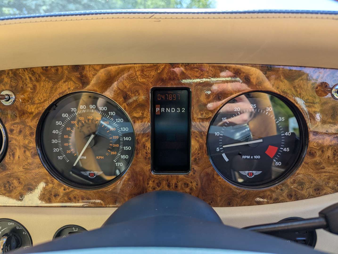 <p>1997 BENTLEY AZURE AUTO</p>