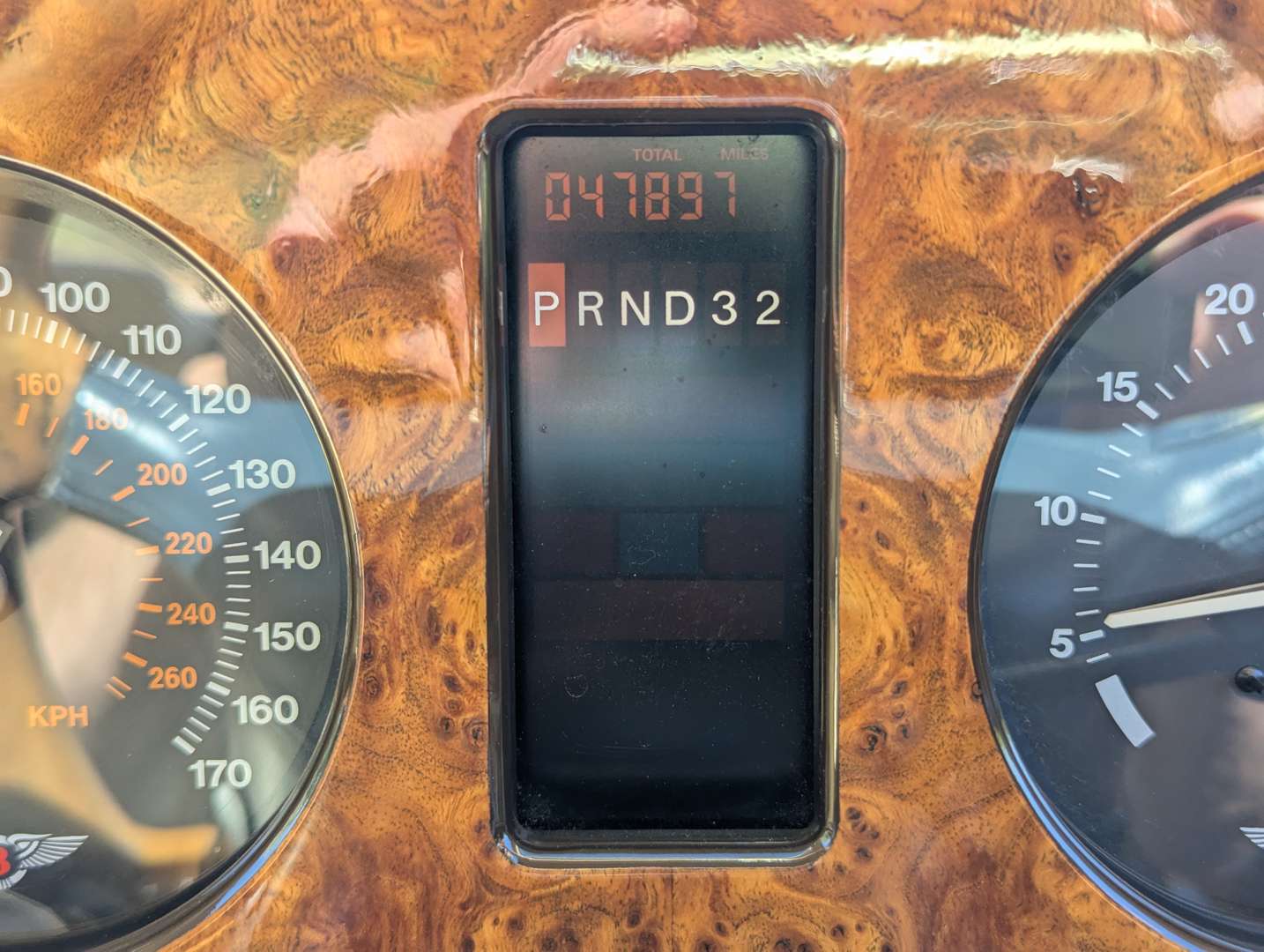 <p>1997 BENTLEY AZURE AUTO</p>