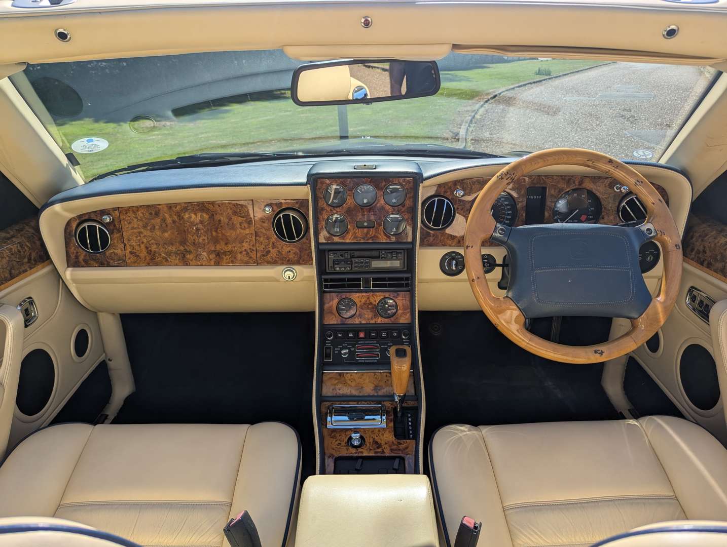 <p>1997 BENTLEY AZURE AUTO</p>