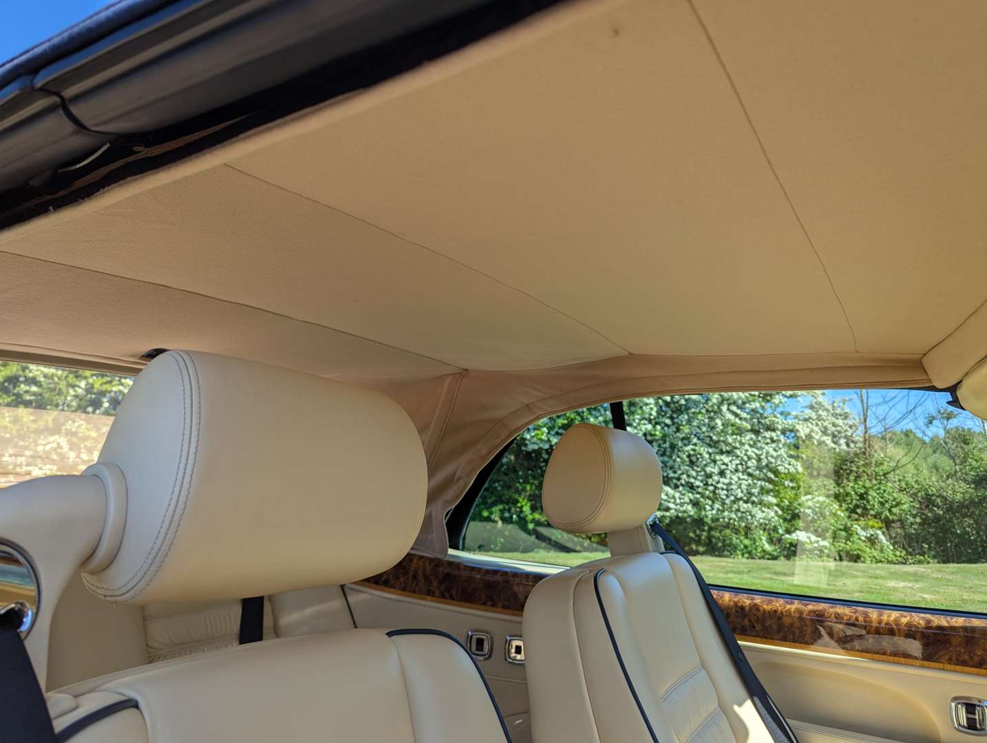 <p>1997 BENTLEY AZURE AUTO</p>