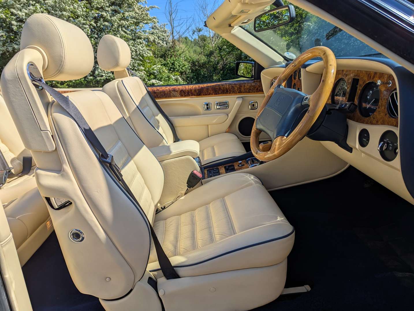 <p>1997 BENTLEY AZURE AUTO</p>