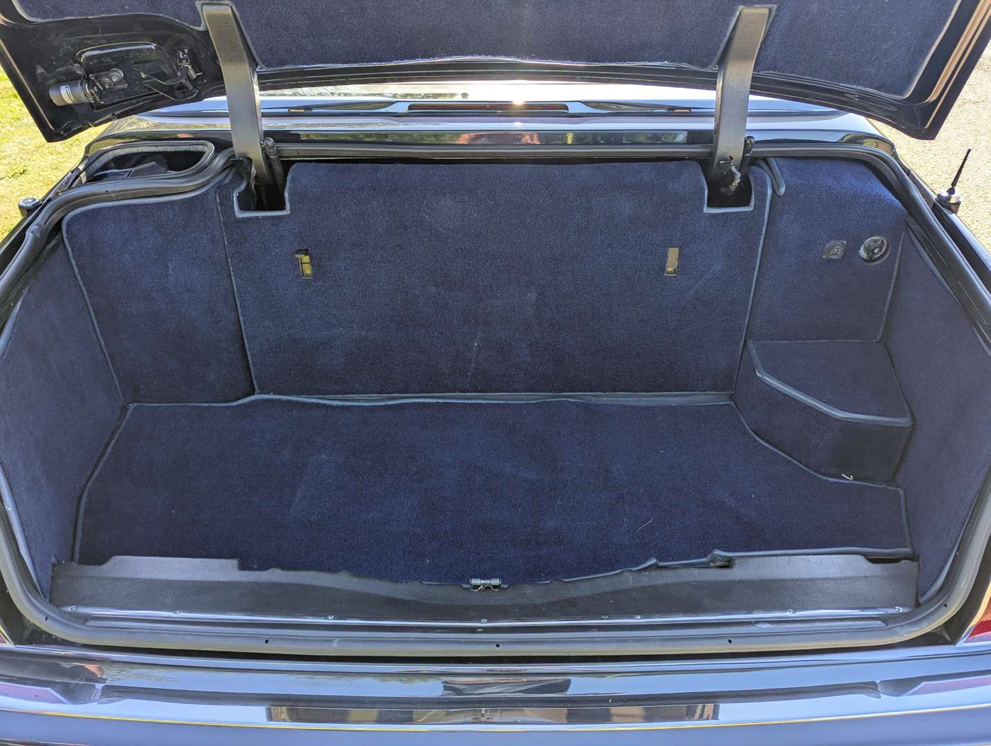 <p>1997 BENTLEY AZURE AUTO</p>