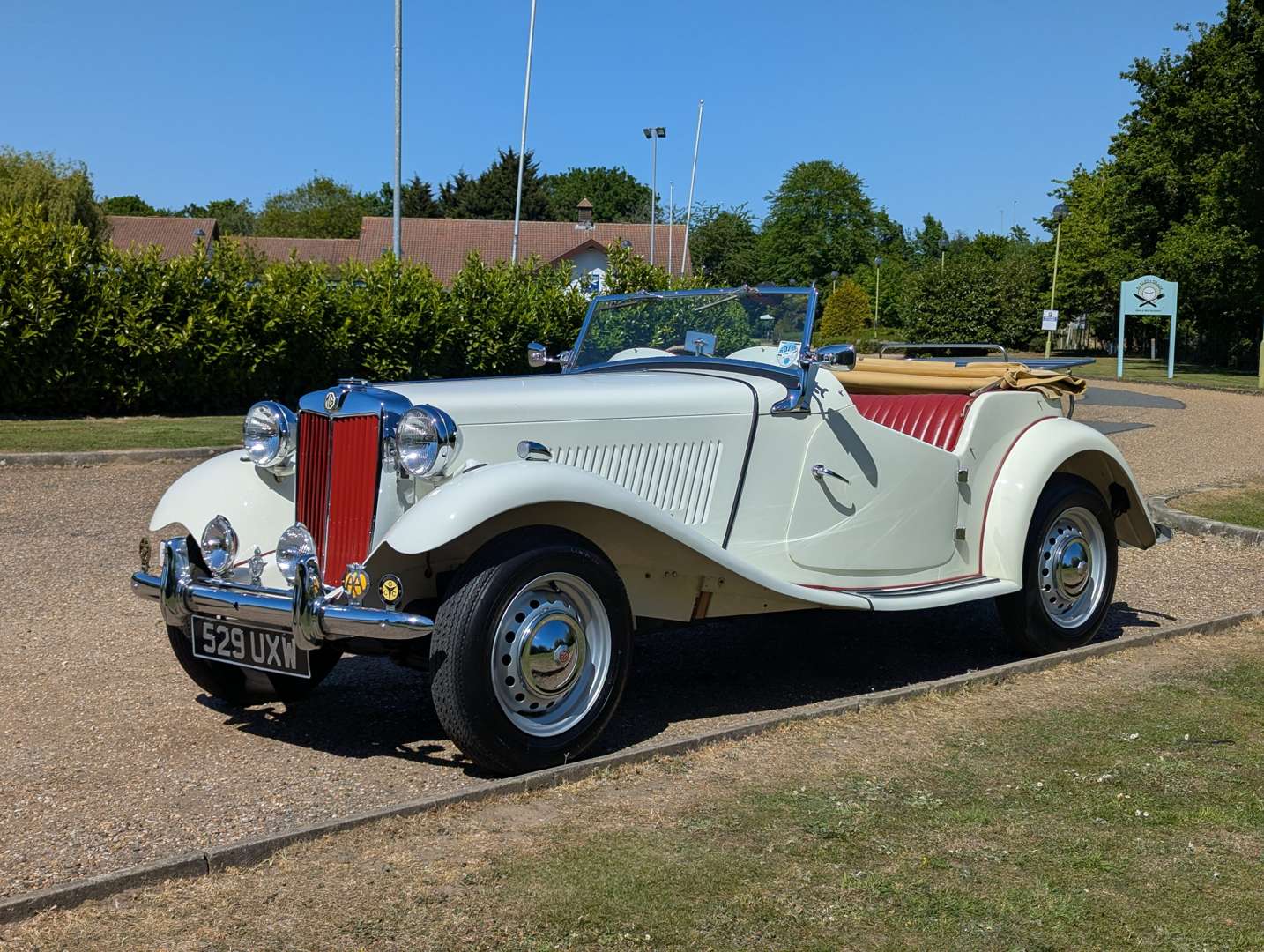<p>1951 MG TD</p>