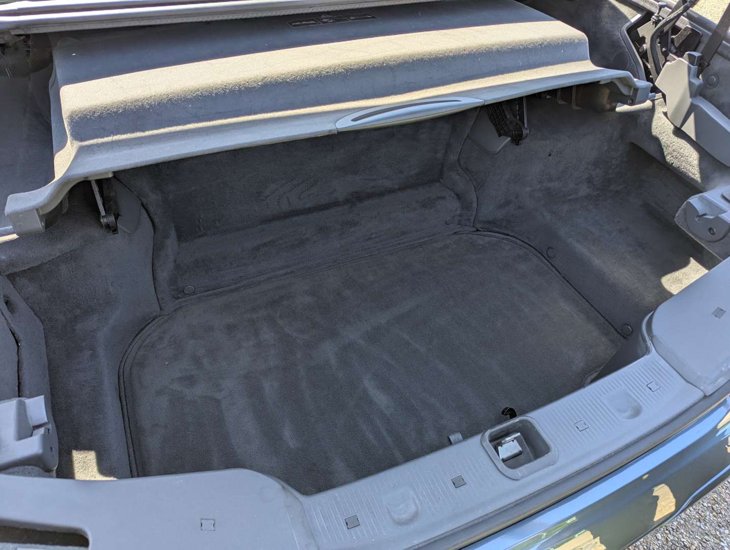 <p>2003 MERCEDES SL500 AUTO 13,595 MILES</p>