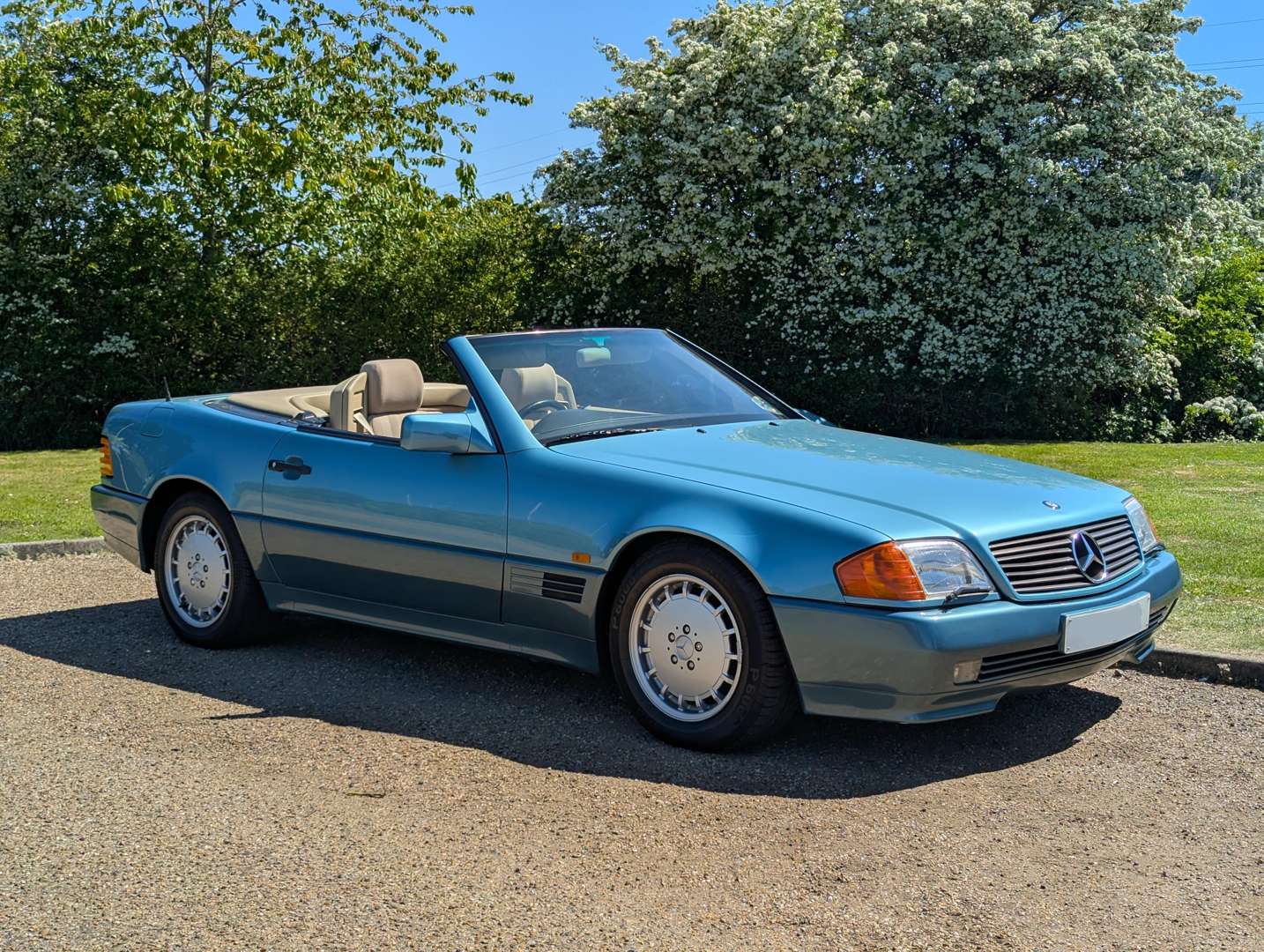 <p>1991 MERCEDES 300SL AUTO</p>