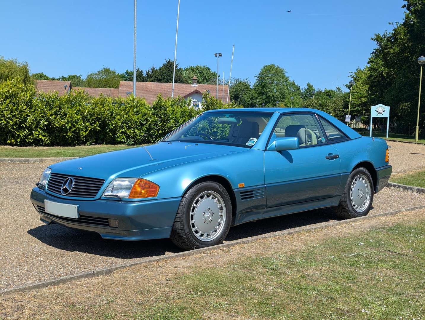<p>1991 MERCEDES 300SL AUTO</p>
