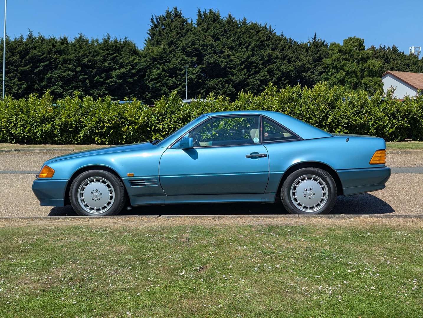 <p>1991 MERCEDES 300SL AUTO</p>