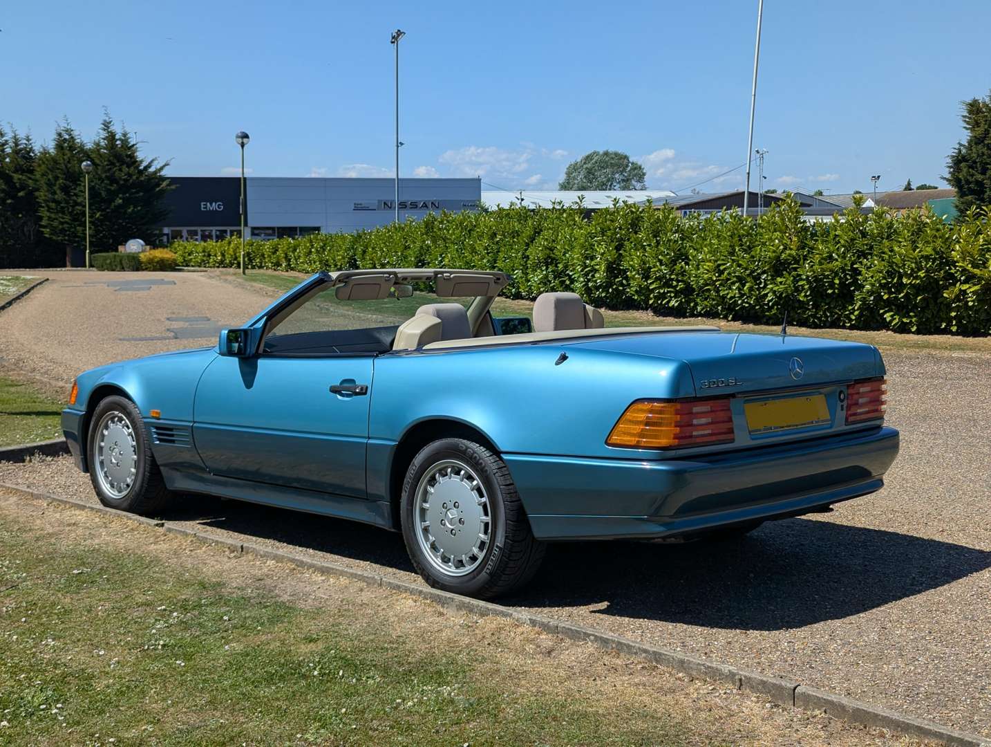 <p>1991 MERCEDES 300SL AUTO</p>