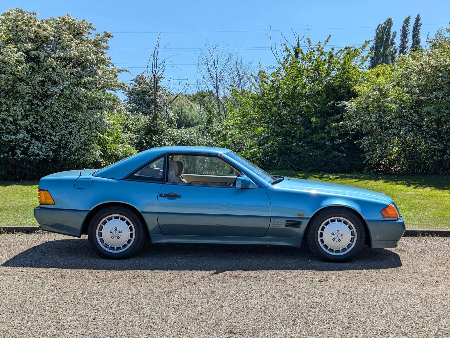 <p>1991 MERCEDES 300SL AUTO</p>